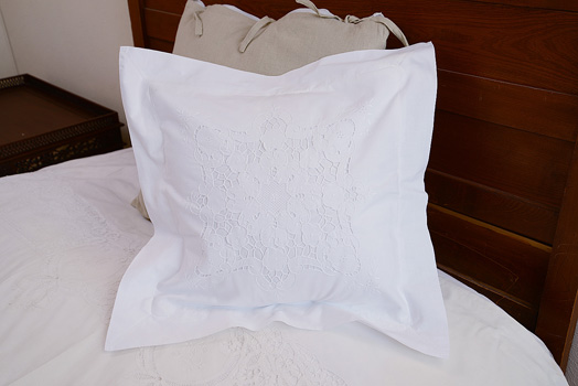 Victorian Hand Embroidered Pillow Sham 3" Flange border. 18"x18" - Click Image to Close